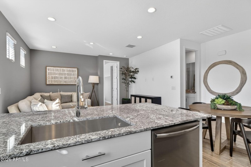 20-web-or-mls-20-web-or-mls-80S 83rd Cir