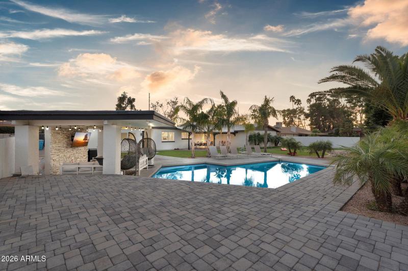 35-web-or-mls-5410 E Cactus Rd-10