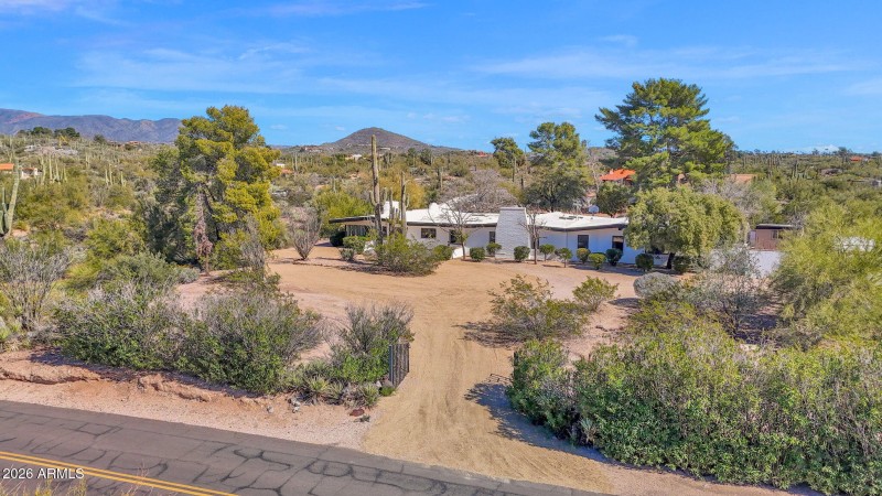 Gates for Privacy, Lock & Leave