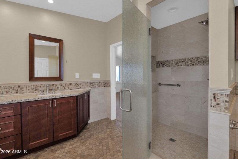 Bonus: Has a Door to the Gardens, Yard