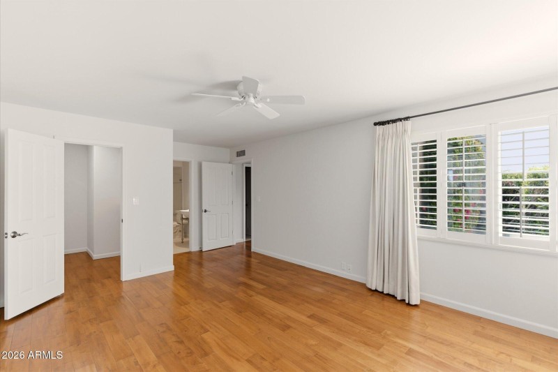 Primary Suite w/ Walk-in Closet