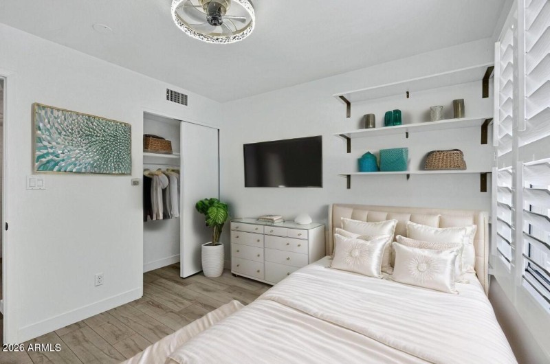 8017-E-Glenrosa-Ave-18 - Bedroom - Luxur