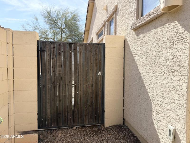 Casita side gate - front