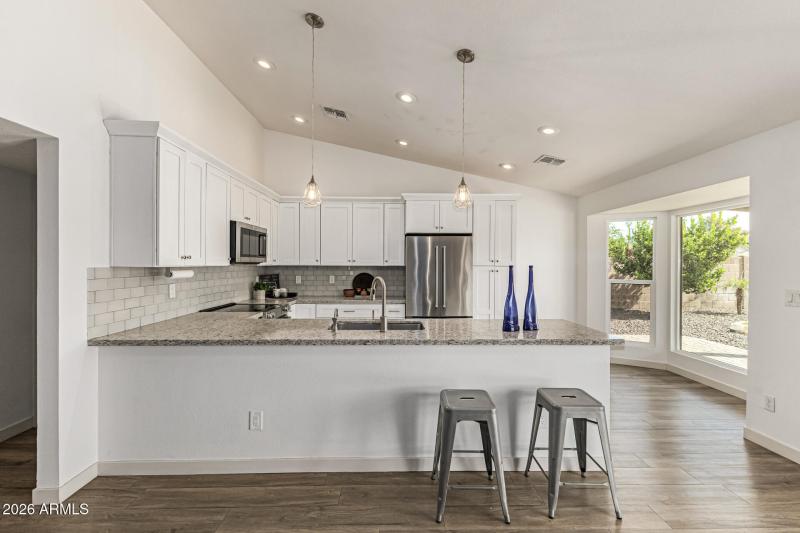 Kitchen w. eating nook