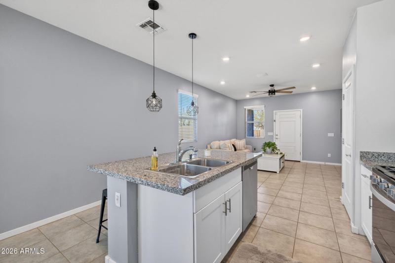 11-web-or-mls-3581 E Appaloosa Dr, San T