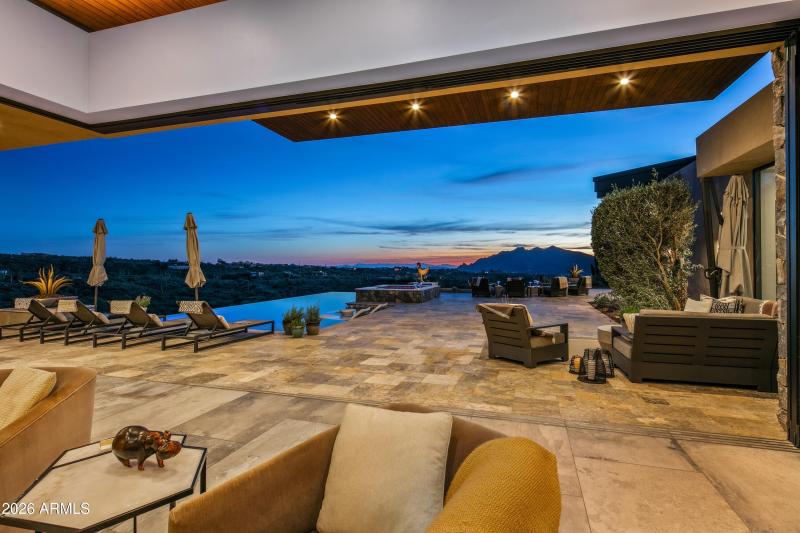 009_INDOOR OUTDOOR LIVING