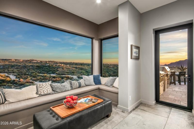 019_KITCHEN NOOK WITH VIEWS