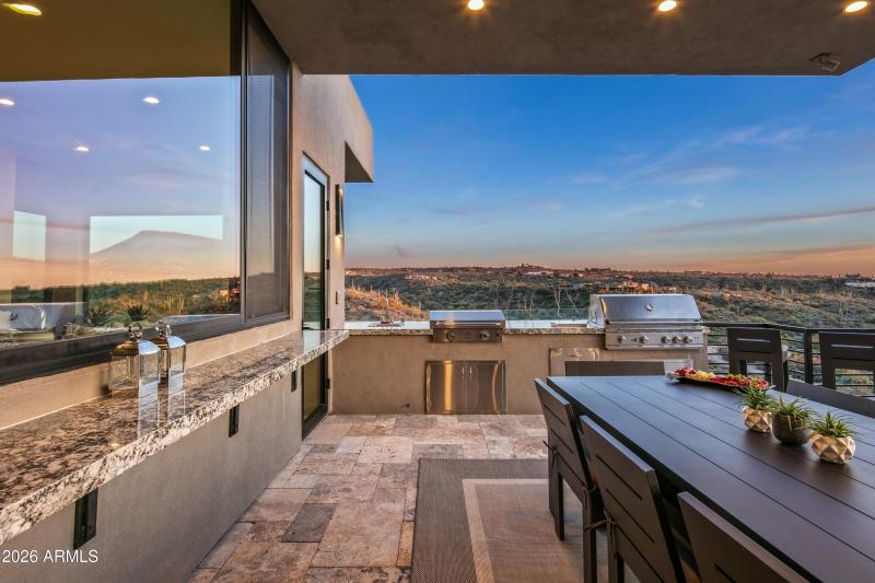 020_OUTDOOR KITCHEN AREA