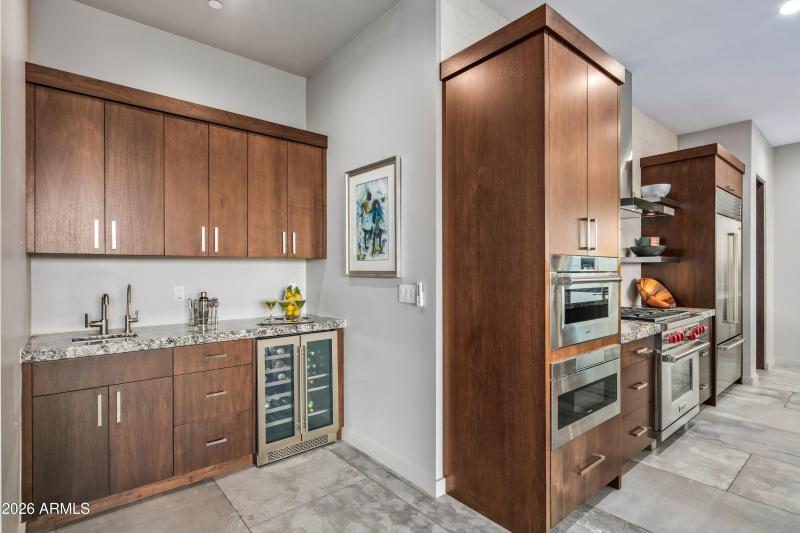 026_FULL SERVICE BAR