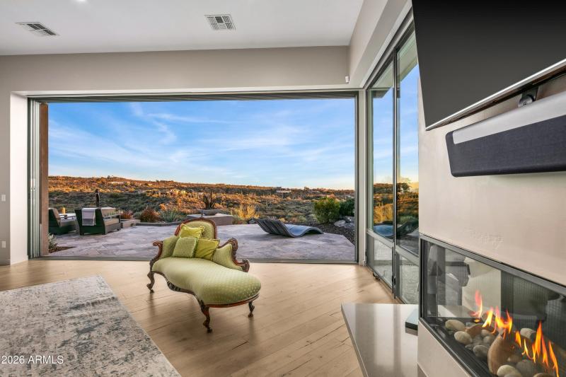 033_PRIMARY SUITE FIREPLACE