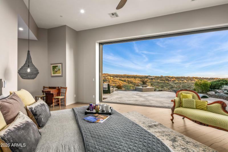 034_SEAMLESS GLASS TRANSITION