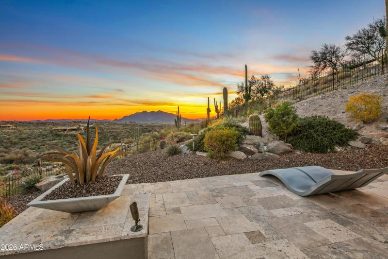 040_PRIMARY SUITE PATIO