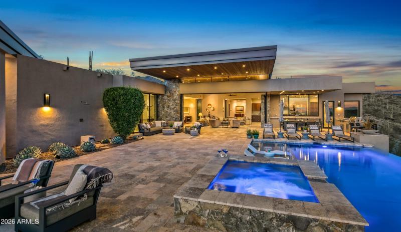 064_INFINITY EDGE POOL AND SPA