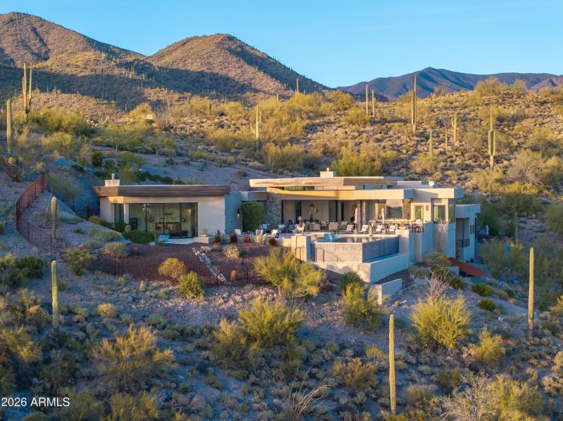 068_10 ACRE HILLSIDE ESTATE