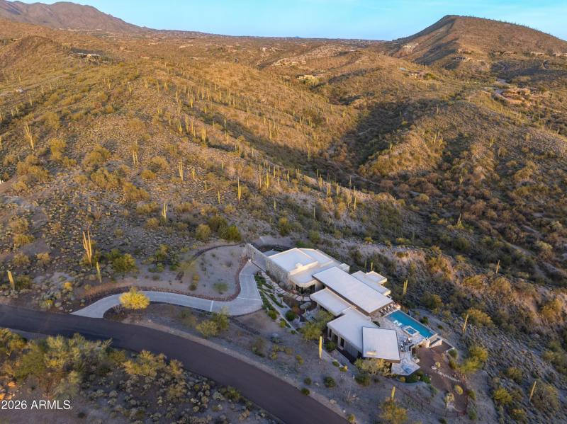 070_CAREFREE HILLSIDE ESTATE