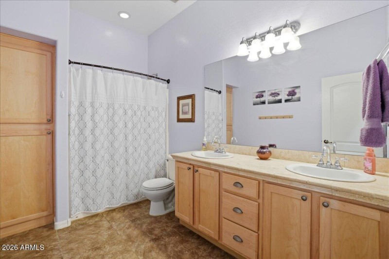 25-Full Bathroom