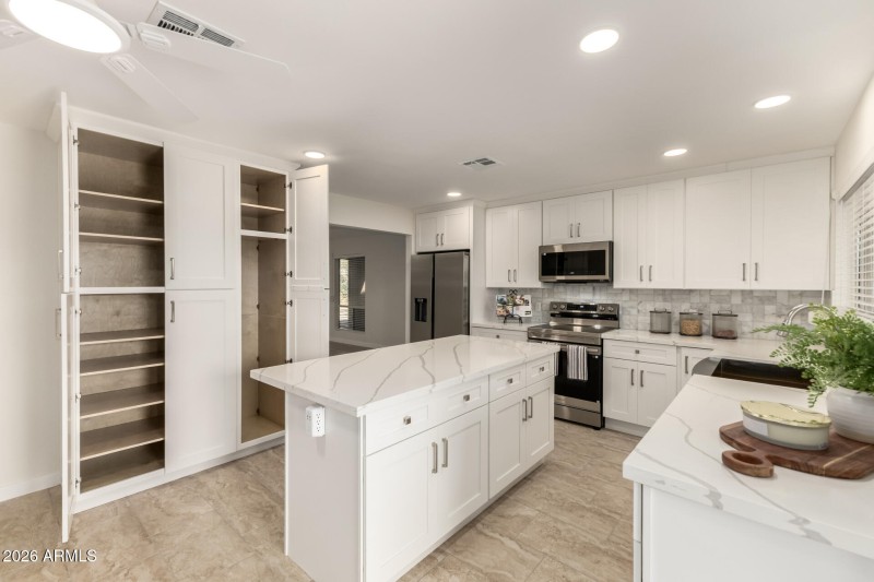 Kitchen area with breakfast bar