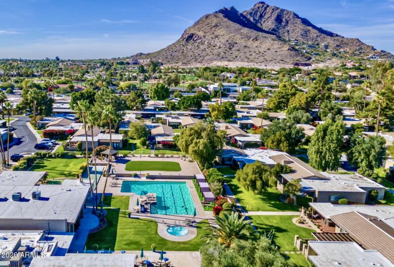Pool/Spa & Camelback Mtn