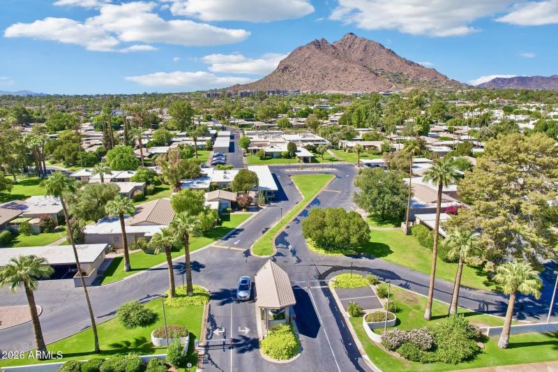 Community Entry & Camelback Mountain