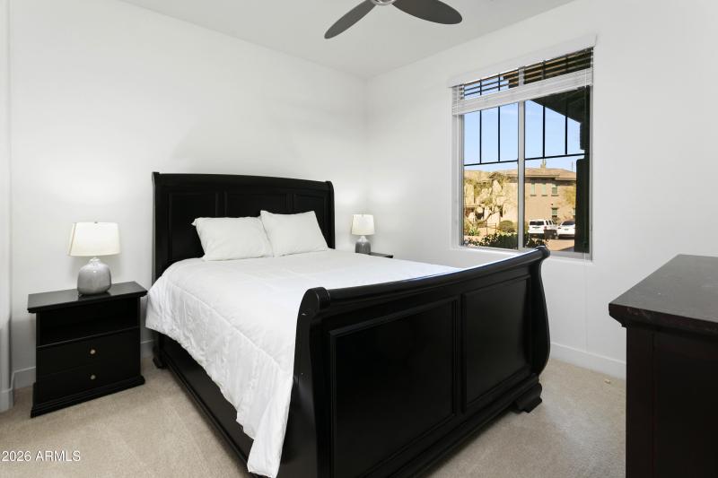 10260EWhiteFeather1041013