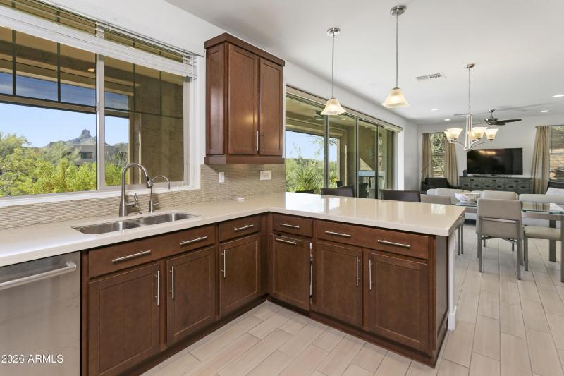 10260EWhiteFeather1041012