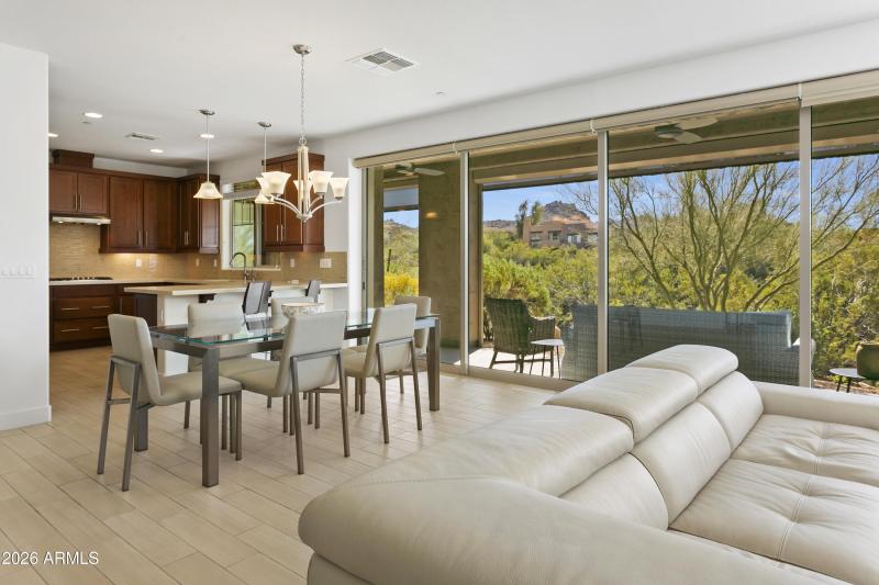 10260EWhiteFeather1041004