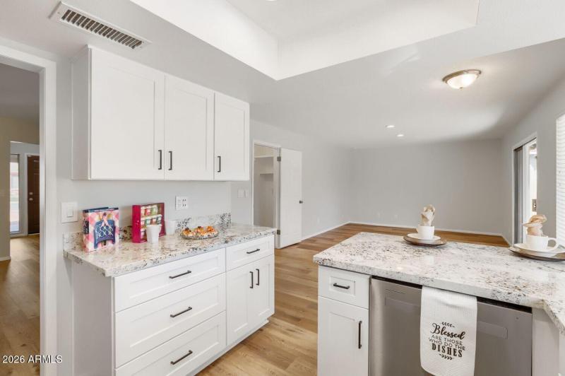 4341 W Bluefield Ave - Web Quality - 017