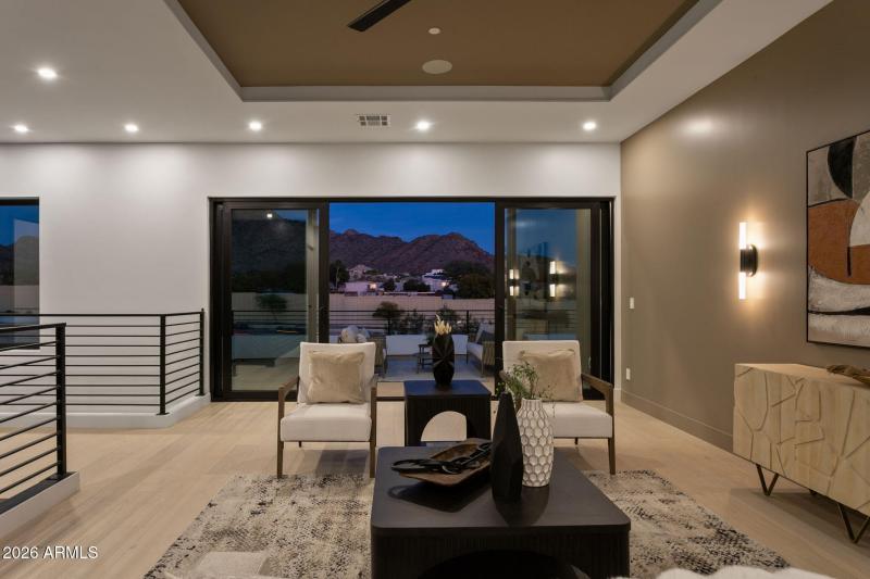 81-web-or-mls-1832-e-palmaire-ave