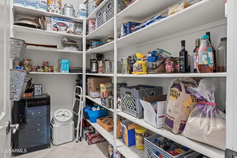 2 Walk-in Pantry