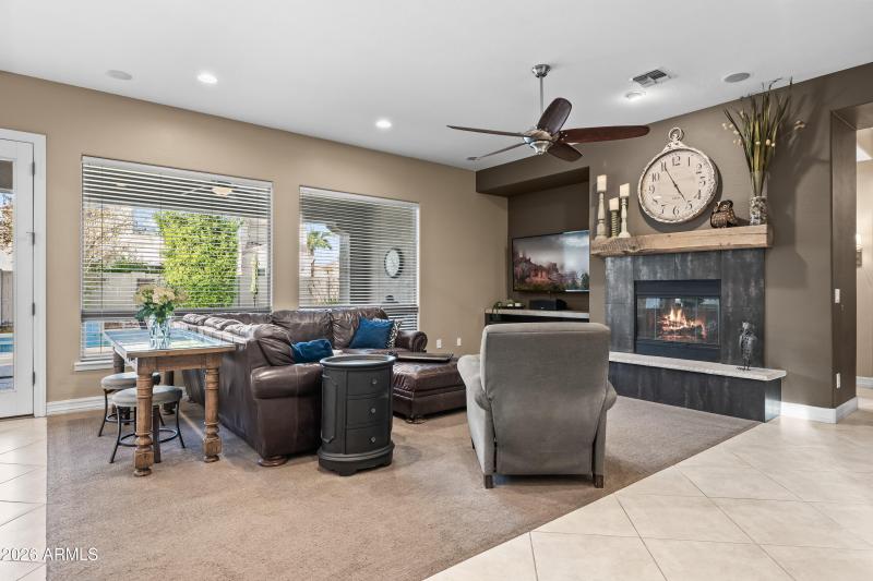 7 Focal Pt Firplace Family Room