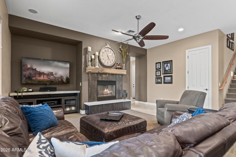 8 Huge AND Cozy Famimly room