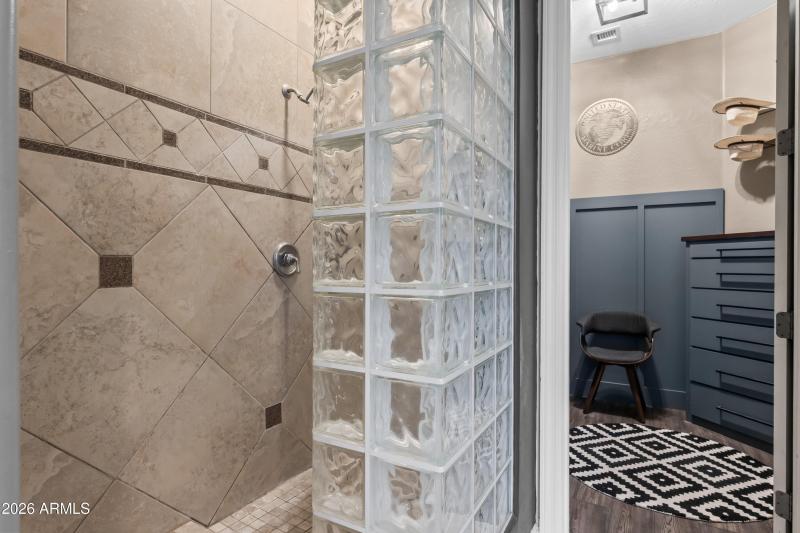16 Owners Walk-in Shower