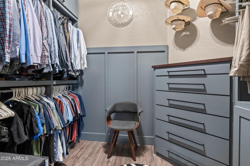 17 Owners Closet HIS