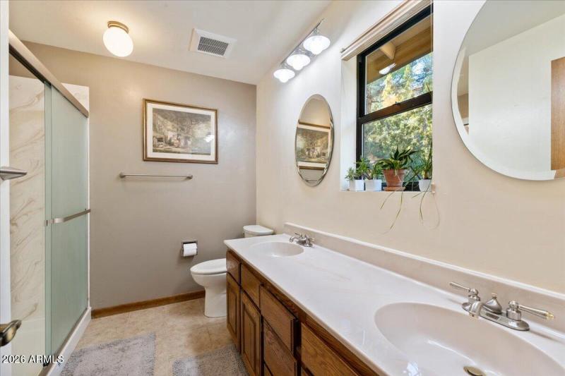 24-Guest Bathroom