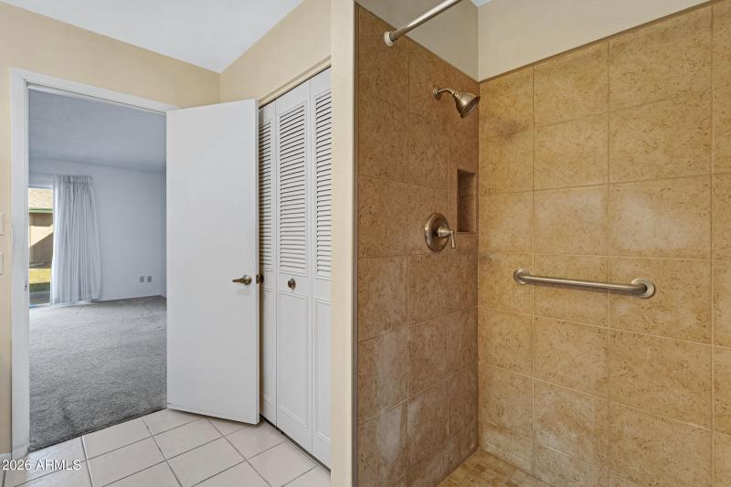 17635 N Lindner Dr-10