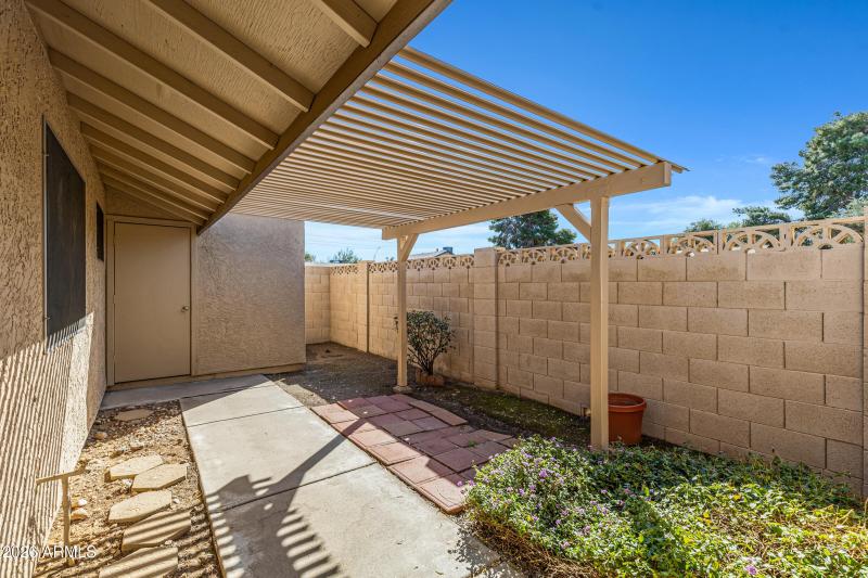 17635 N Lindner Dr-14