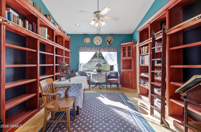 14 Library betw Dining & Mstr Bdrm