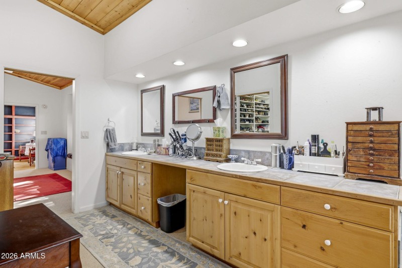 18 Mstr Bath Bdl Vanity