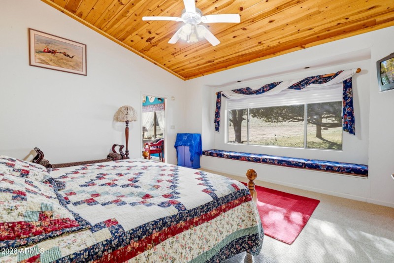 17 Mstr Bdrm twd Library & Front Yard