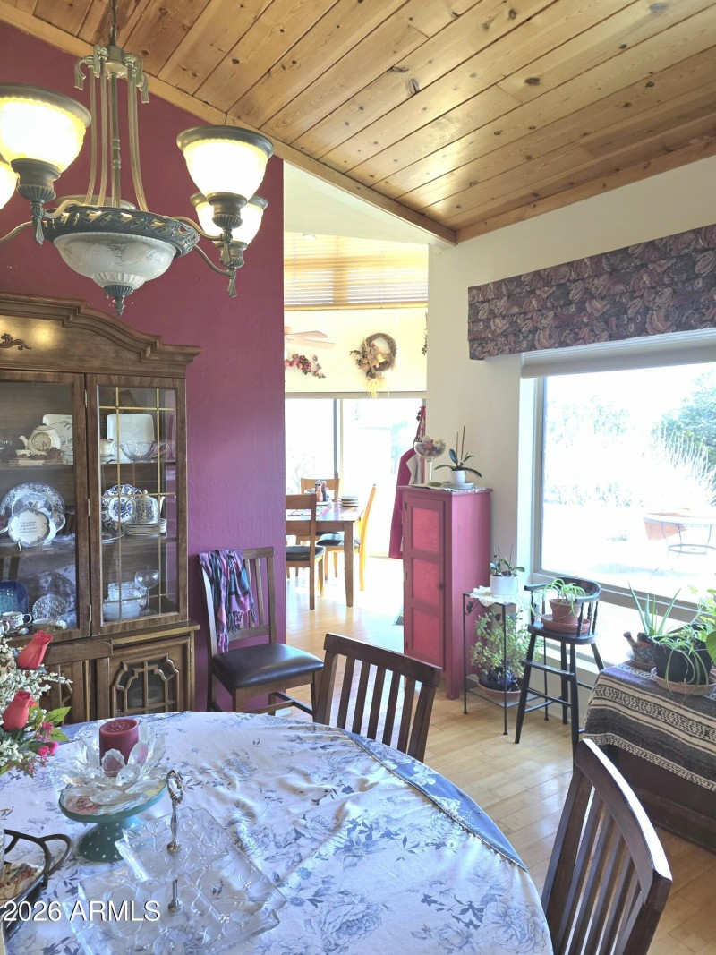 Dining twd Breakfast Nook