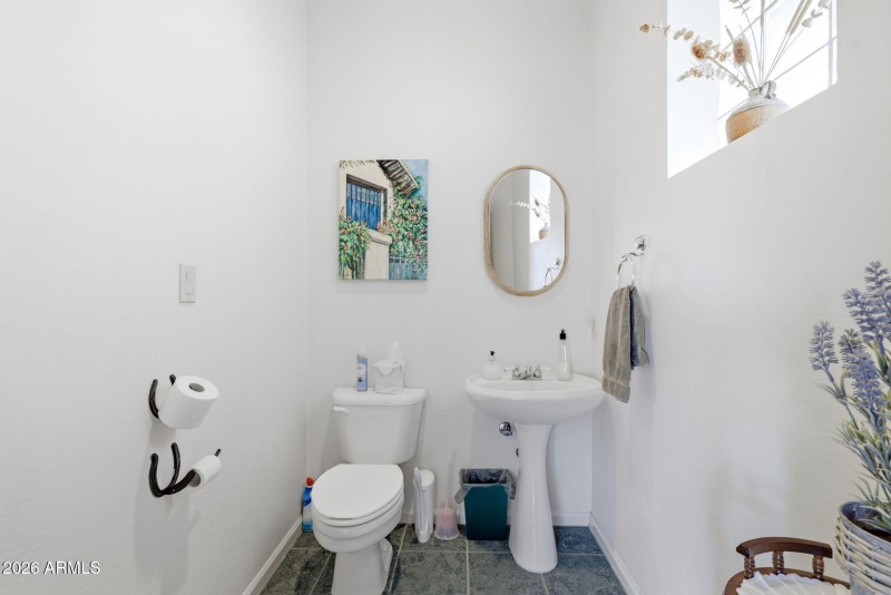 28 Guest Bath Half near Lvg & Entry