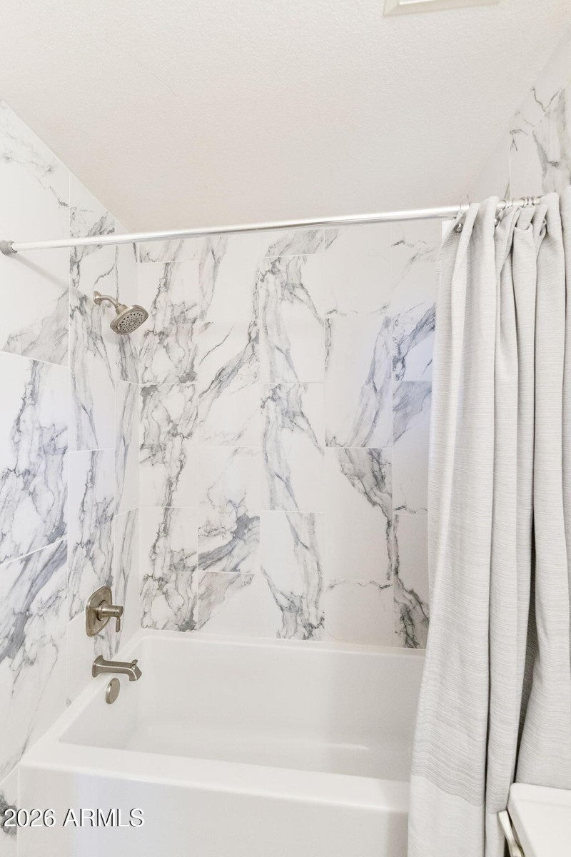 Guest Bath Tub/Shower