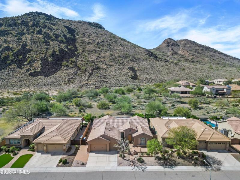 56 Drive home with mountain view 2