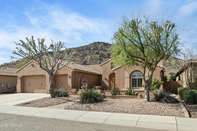 56 Drive front of home 2