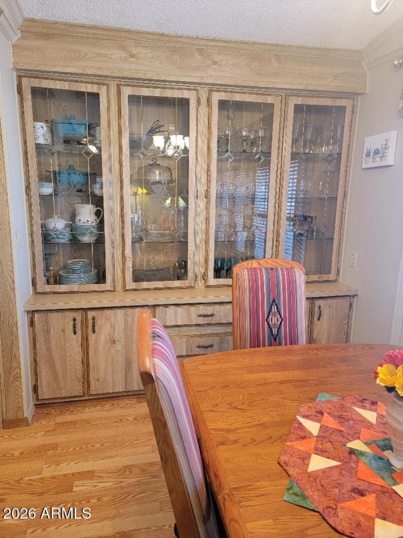 3809 Kansas dining area