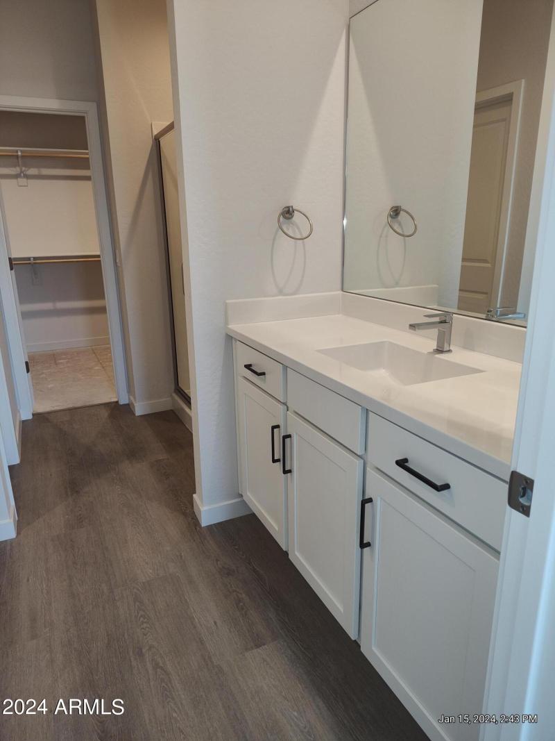 SHAKER WHITE CABINETS