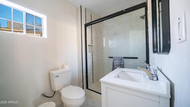 2201 W Adams St Exterior Photos-18