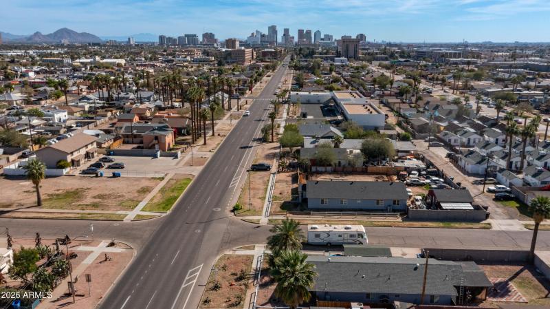 2201 W Adams St Exterior Photos-28