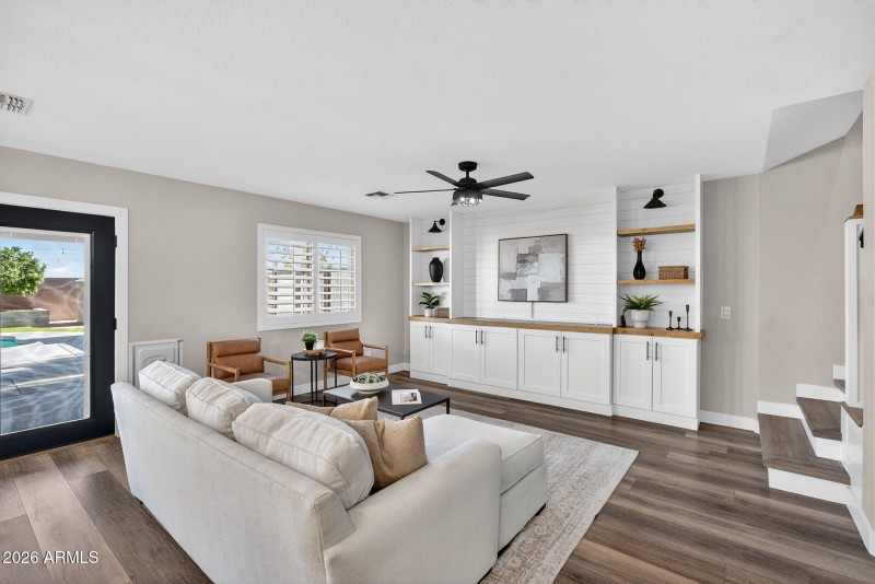 9-web-or-mls-36Davis Way