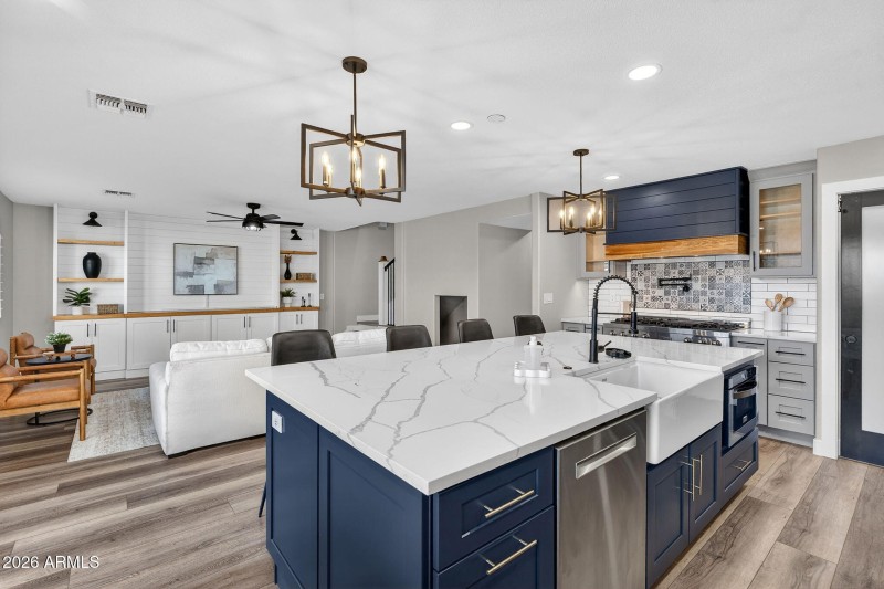 13-web-or-mls-42Davis Way